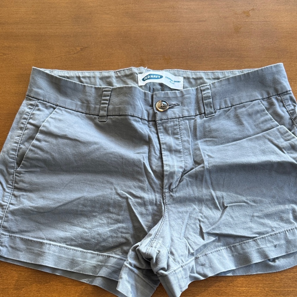 Old Navy Women's Cargo Shorts in Gray